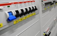 Internet nous aide à trouver du matériel électrique pour nos chantiers